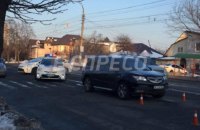 У Києві позашляховик збив трьох школярок на переході