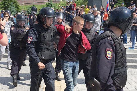 В России начались задержания на митингах Навального