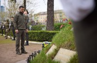 Зеленський вшанував пам'ять загиблих у Чорнобильській катастрофі