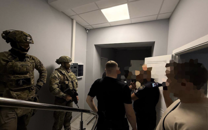 Джерела: СБУ проводить обшуки в окремих детективів НАБУ за підозрою в державній зраді (доповнено)