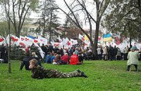 Сторонникам Тимошенко запрещают митинговать из-за сквера