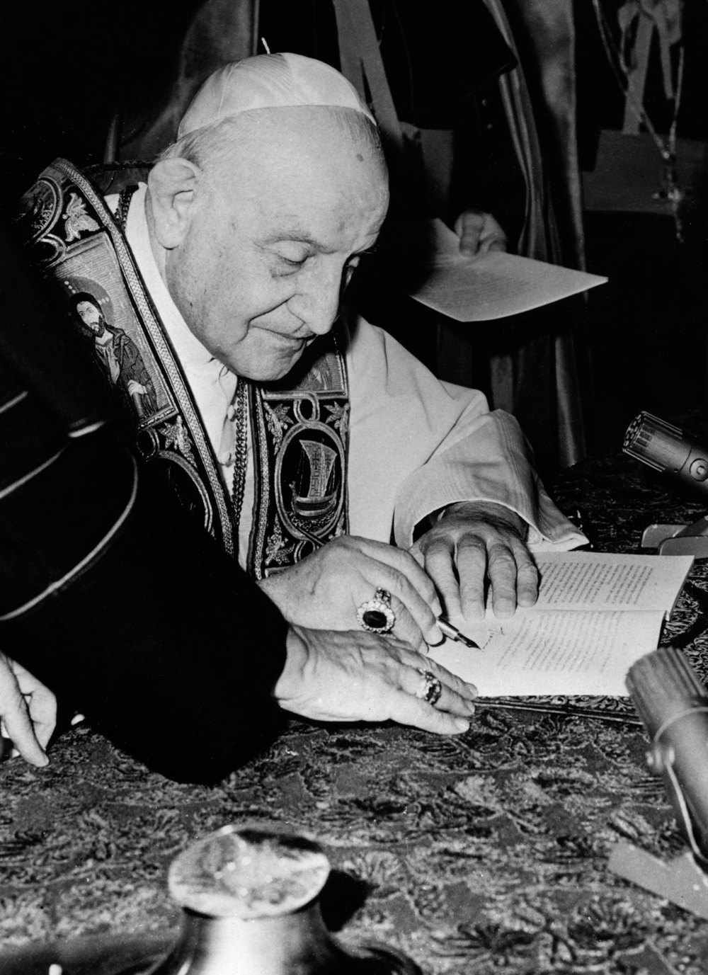 Папа Іван XXIII опублікував свою енцикліку Pacem in Terris, 11 квітня 1963 року.