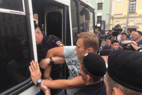 В Москве на акции протеста задержали десятки человек, в том числе журналистов и Навального