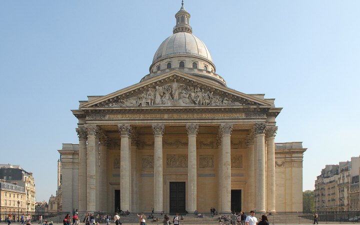 В Єлисейський палац не пустили слідчих, які розслідують організацію поховань у паризькому Пантеоні