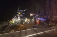 Во Франции поезд въехал в школьный автобус, четверо детей погибли (обновлено)