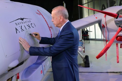 Туреччина взяла на озброєння ударний безпілотник Akıncı