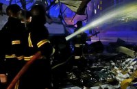 На Київщині росіяни вдарили по рятувальниках, які гасили пожежу після атаки дрона (доповнено)