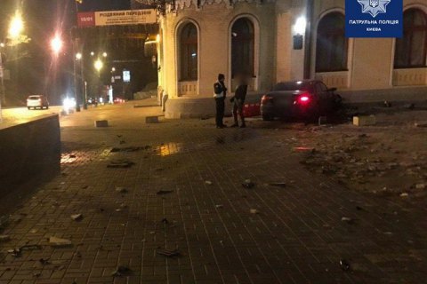У Києві п'яний водій на Audi влетів у Національну філармонію