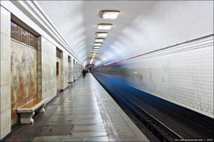 На метро "Арсенальная" человек упал на рельсы (обновлено)