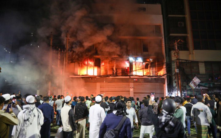 У Бангладеш спалахнуло насильство після смерті одного з лідерів повстання