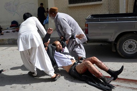 Під час вибуху придорожньої бомби в Пакистані постраждали 19 людей