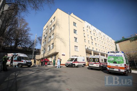 В Олександрівській лікарні 38 пацієнтів з COVID-19, з них 4 - у реанімації, - головлікар