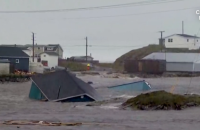 У Канаді через шторм Фіона кілька будинків змило в море
