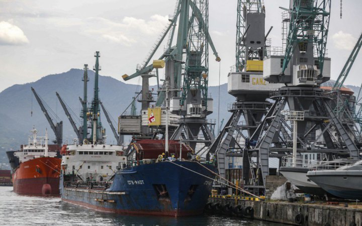 Санкції ЄС вперше можуть поширити на порти третіх країн, які працюють з російською нафтою