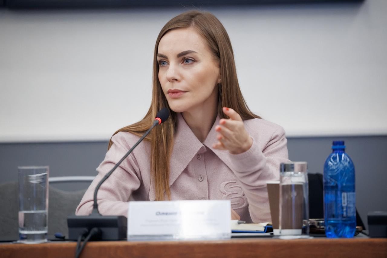 Олена Сотник