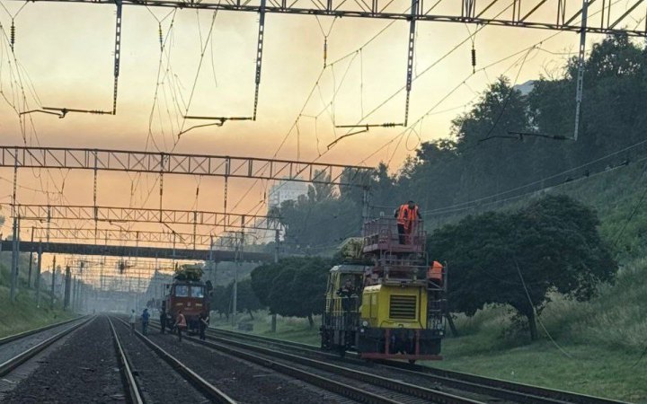 У Києві через російську атаку пошкоджено інфраструктуру Укрзалізниці (оновлено)