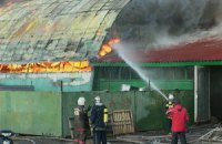 У Києві на Бортничах згоріла нелегальна СТО