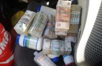 У жителя Луганска на пропускном пункте нашли $100 тысяч 