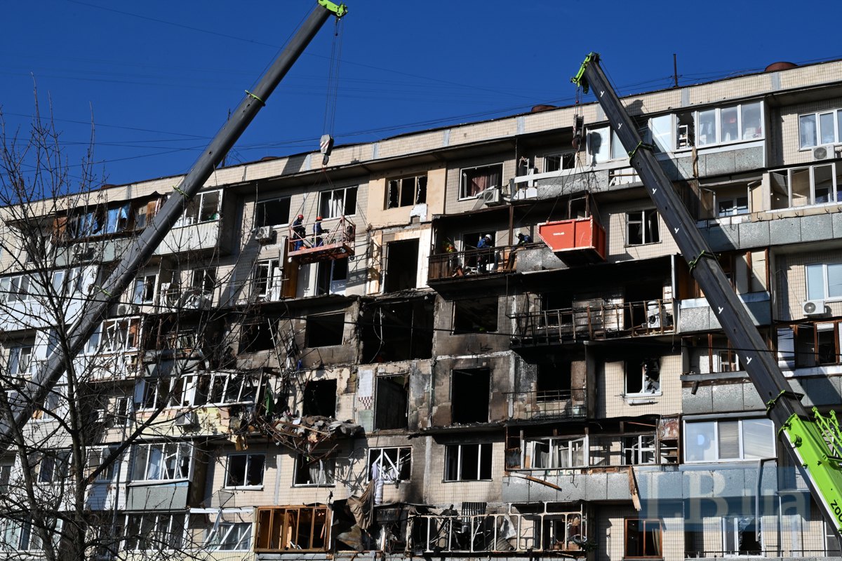 Наслідки обстрілу Деснянського району Києва після нічної атаки РФ, 14 листопада 2025