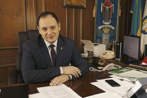 "Сидящих вирус не берет?": Мэр Ивано-Франковска просит отменить ограничение количества пассажиров в транспорте