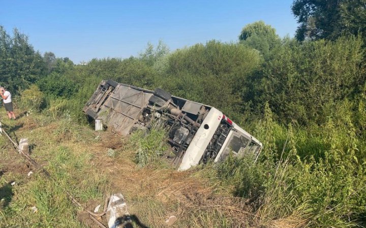  На Тернопільщині перекинувся автобус з паломниками