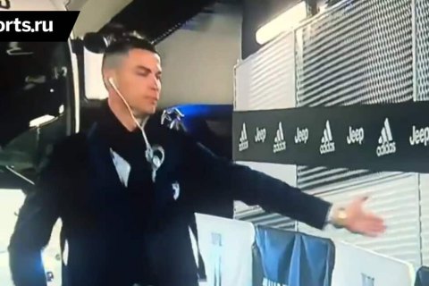 Роналду перед матчем с "Интером" поздоровался с воображаемыми болельщиками