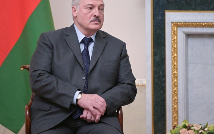 Лукашенко хоче позбавляти громадянства білорусів, які виїхали з країни