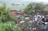 У Мексиці автобус з туристами впав у прірву, 21 людина загинула