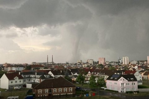 По Чехии пронесся мощный торнадо