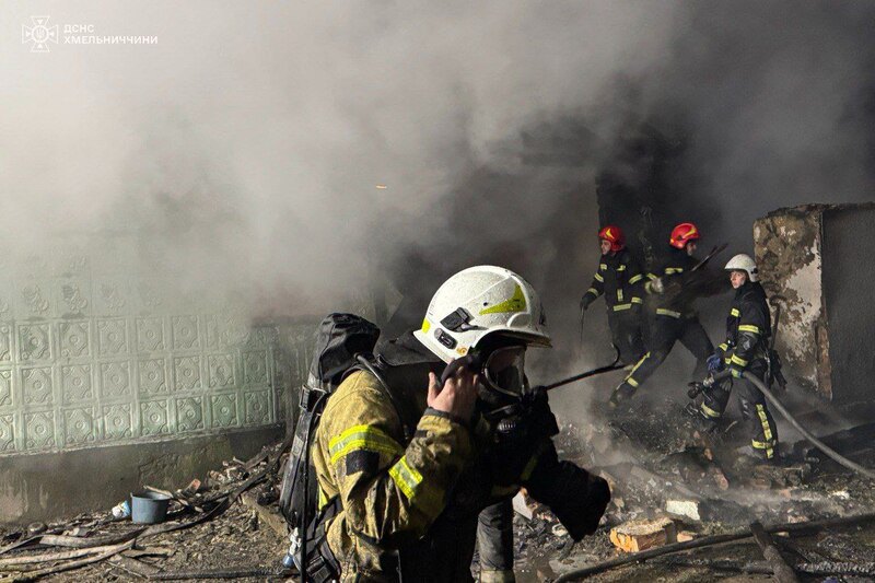  У Хмельницькій області під час пожежі у житловому будинку загинули чотири людини