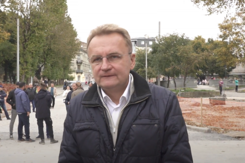 У Львові запровадили комендантську годину, Садовий просить повідомляти про мітки на будинках