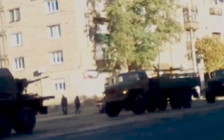 Через Маріуполь проїхала колона російської військової техніки 