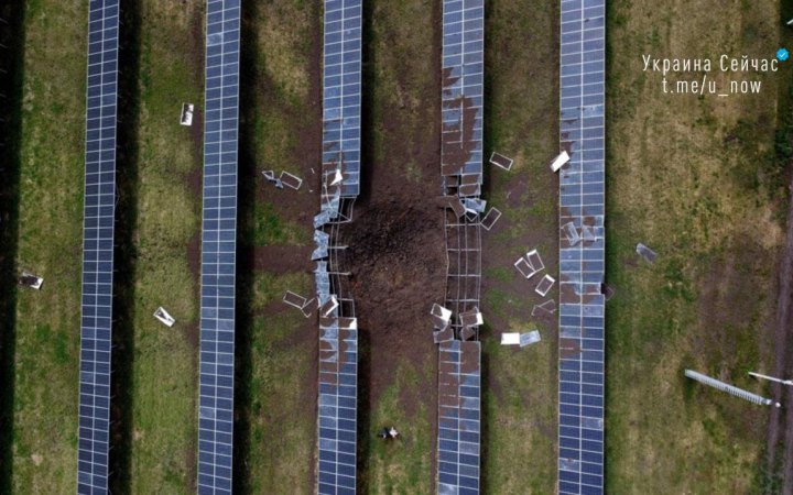 В Херсонській області окупанти планують вивозити сонячні електростанції та заборонили користуватися човнами, - ГУР