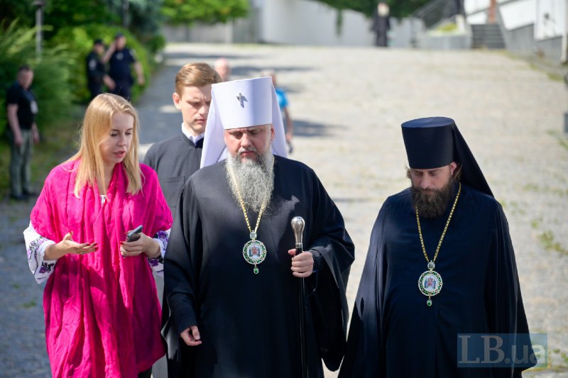 Митрополит Епіфаній, т.в.о. директора музею &quot;Києво-Печерська Лавра&quot; Світлана Котляревська та намісник
Києво-Печерської Лаври архімандрит Авраамій