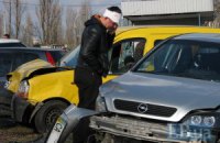 ДТП в Киеве: Renault протаранил Opel, поворачивающий через двойную сплошную линию