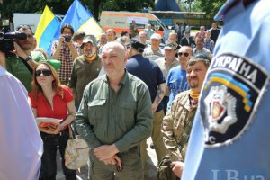 "Народный тыл" провел акцию простеста в защиту своего волонтера