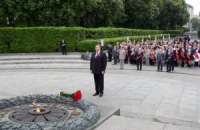 Украина почтила память освободителей Киева минутой молчания