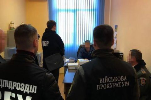 Двох керівників Одеського СІЗО затримали за систематичне хабарництво