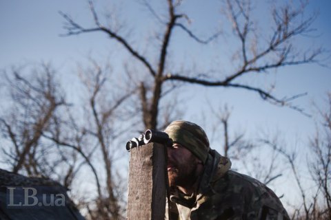 Один военнослужащий ранен на Донбассе за прошедшие сутки