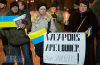 Біля посольств США та Британії провели мітинги з проханням дати зброю Україні