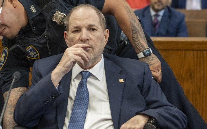 У Нью-Йорку сьогодні стартує повторний суд у справі Гарві Вайнштейна про зґвалтування 