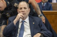 У Нью-Йорку сьогодні стартує повторний суд у справі Гарві Вайнштейна про зґвалтування 