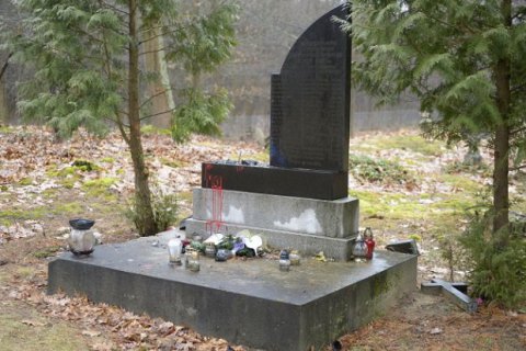 В Польше неизвестные разрушили памятник солдатам УПА