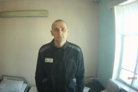 Российский омбудсмен прислала Денисовой фото Сенцова