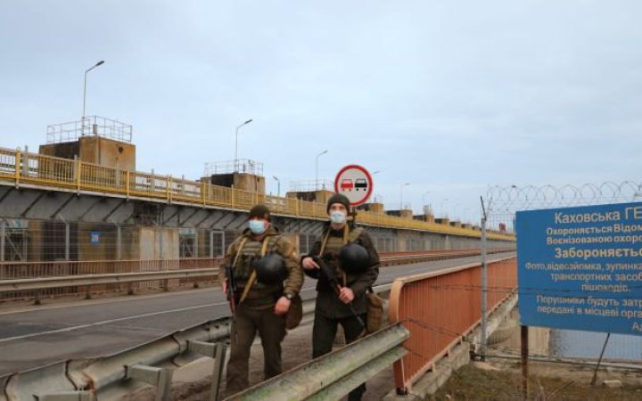 Влучання акуратне, але дієве: ЗСУ вдарили по мосту в районі Каховської ГЕС