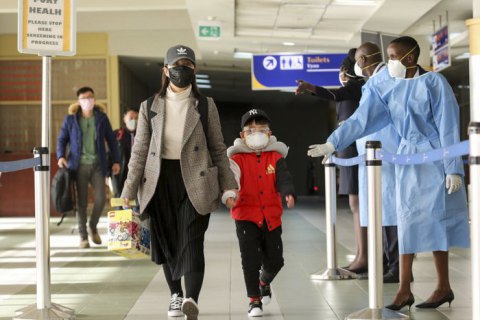 Из-за нового штамма коронавируса омикрон украинцам посоветовали не путешествовать в Африку