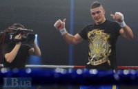 Усик готовится к дебюту в "большом" боксе по программе Ломаченко