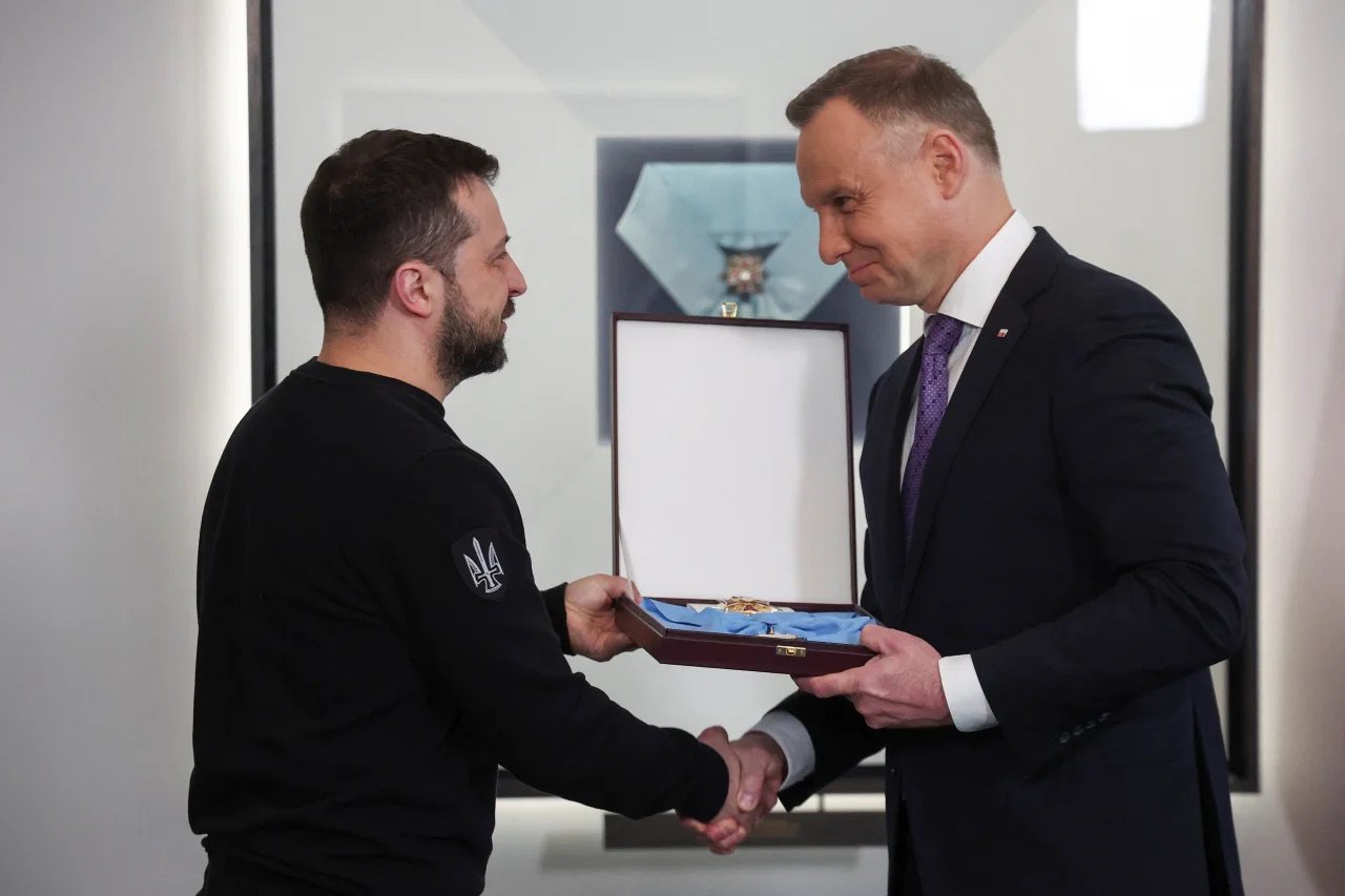 5 квітня 2023 президент Польщі Анджей Дуда нагородив президента України Володимира Зеленського орденом Білого Орла 