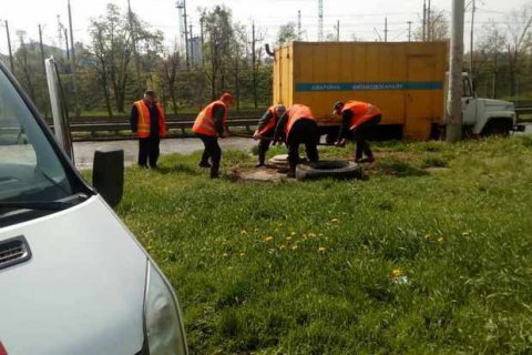 В Киеве застройщик забетонировал канализацию в районе ж/д вокзала