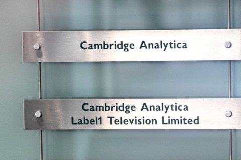 Экс-сотрудник Cambridge Analytica рассказал о связях компании с Россией